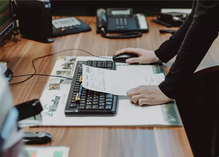 Mitarbeiter im Einkauf/Verkauf (m/w/d) Mitarbeiter im Einkauf/Verkauf (m/w/d)